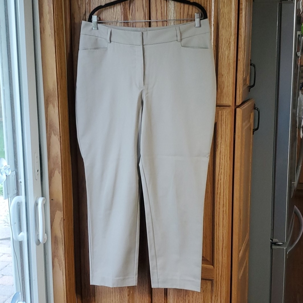Dana Buchman crop pants